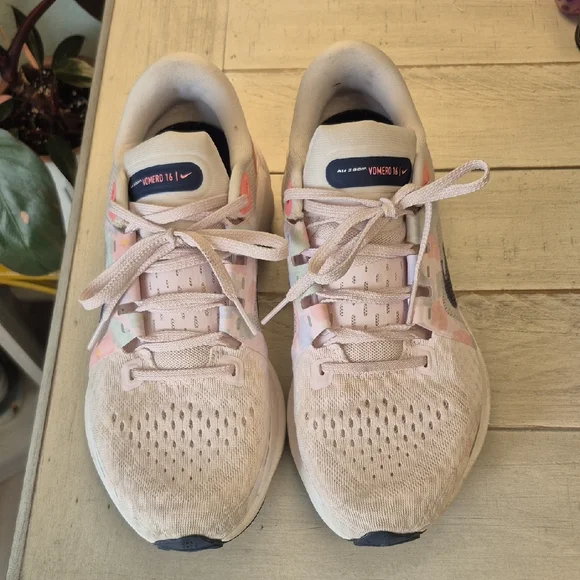 Nike Women's Vomero 16 - Cream and Pink Floral - Picture 2 of 6